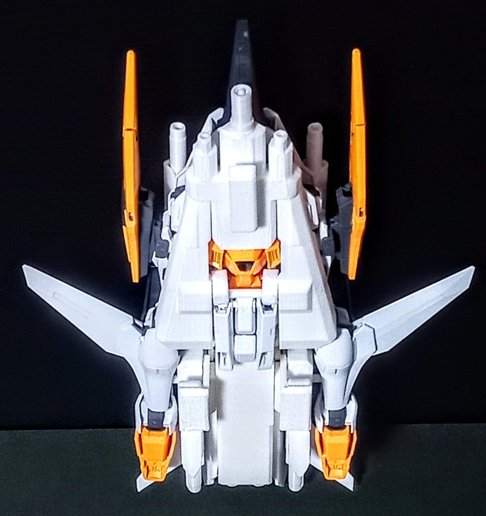 キュリオスの飛行形態は、下面からのガニ股スタイルがカッコ悪いので、顔と足の根本を隠してみました。