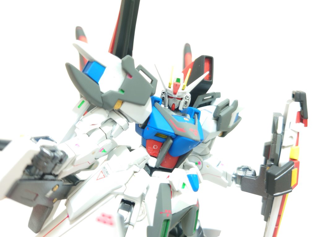 塗料はクレオスのGXカラーの三原色+黒白。ワンポイントでファレホの蛍光色+金銀を使用しています。デカールを貼った後、つや消しを全体に吹いています。