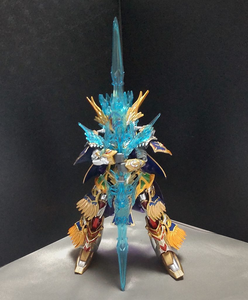 カリバーン・フラッシュの応用技として、装甲のエフェクトパーツとカリバーンランサーが十字架(クルス)になるように構えて、前方のターゲットに向けて一点集中型の闘気を放つ秘奥義「カリバーン・グランド・クルス」があります。但し、闘気と一緒に生命エネルギーも使うためか、ここぞという時以外は使用しないようにしている。