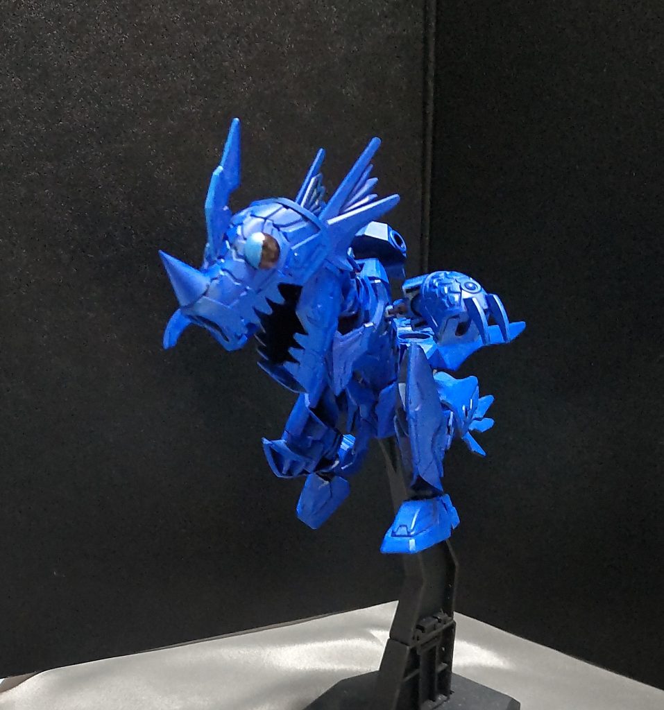 その時、一体の青い恐竜が現れました！