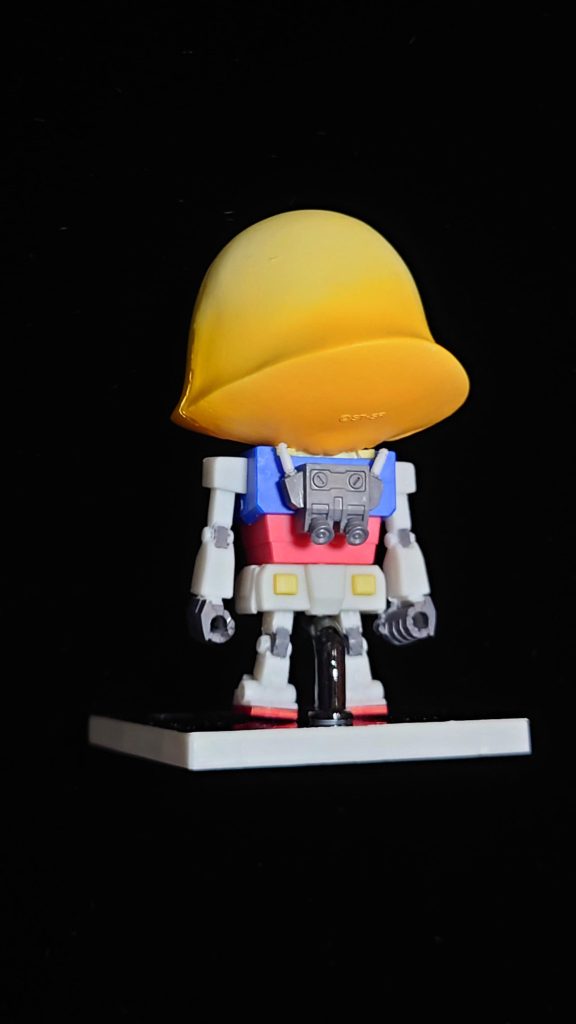 ビームサーベル明らかに細い…！本当は青の機体を作り始めていたはずなのに息抜きで他のガンプラという