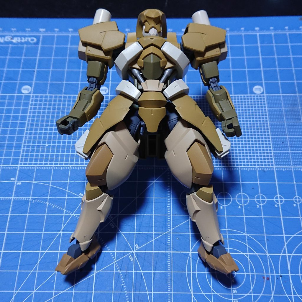 ウェザリングマスターを角部分に乗せる前の全塗装完了状態での仮組です。見慣れてくるとこの色合いも良く見えてきます。