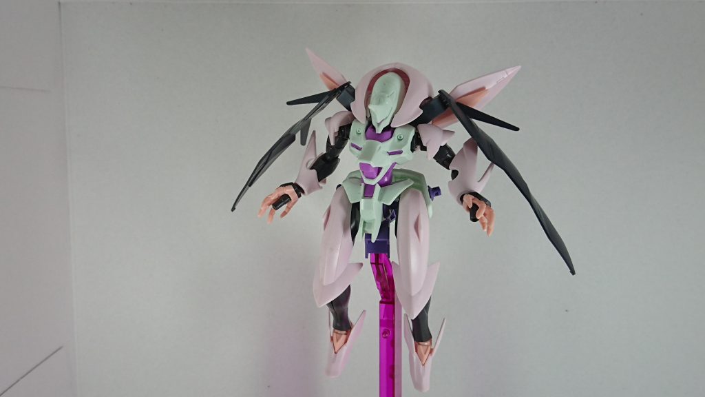 背中から接続軸を追加し両サイドにモビルドールメイの髪型パーツをつけてみる個人的に気に入ったので採用する形に