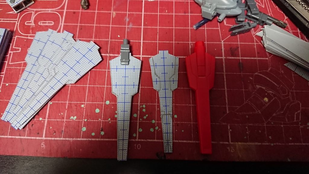 00系要素の追加にあたってGNフィンファングの作成開始形状や大きさはリボーンズガンダムのを参考に