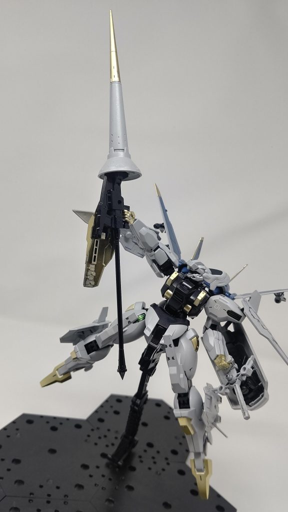 フライトユニットはドラグナーのリフターのイメージで宇宙でも使えるイメージなのですが、ミサイルの代わりにイーシュバラ付けるとかでも良かったかもですね？