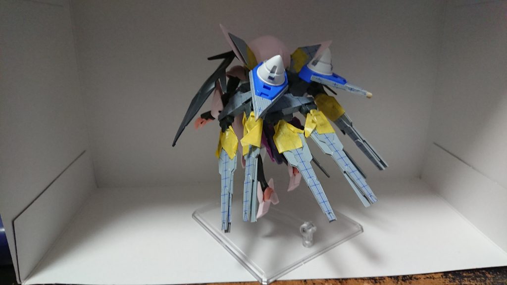 サフ前(後ろから)太陽炉の取り付け箇所はプラ板で少し形状変更太陽炉もオリジナルから擬似太陽炉風になるように変えています