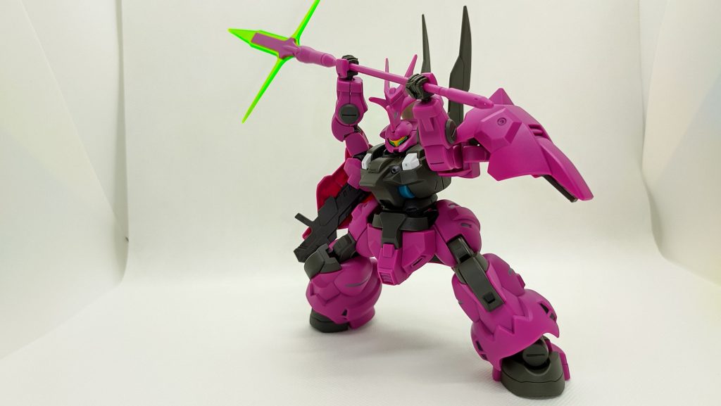 ビームパルチザンをブン回す。勧進帳の弁慶···と言うのは、流石に盛り過ぎか。