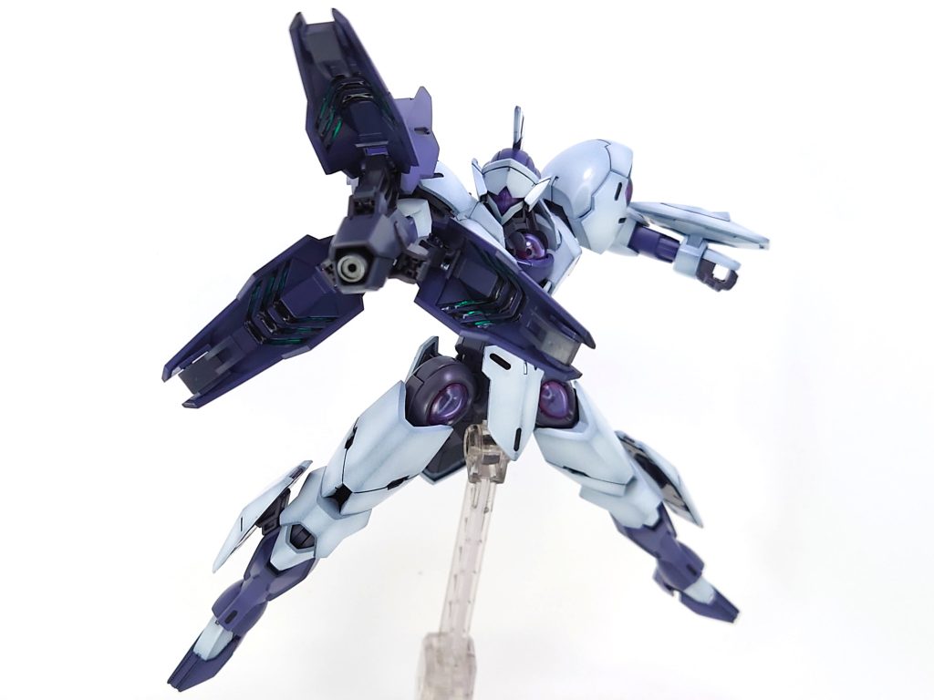 右手のマニピュレータを廃止してまで火力を優先したロマン溢れる尖った機体のようです✨ 