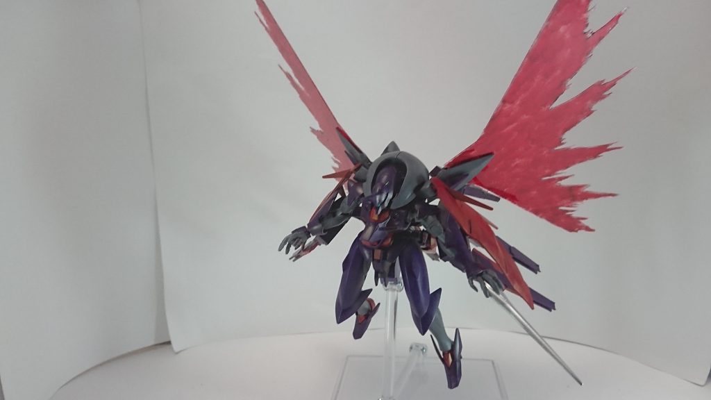 GNウイング展開バックパック内部と両翼のコンデンサーの粒子を解放した状態機動力の強化のみならずジャミングを撒くことが可能という設定但し、放出量が多いので限界時間使用後は機体がほぼ動けなくなる欠点ありエフェクトパーツはクリアプラ板から切り出し、形状はデスティニーのを参考にしました