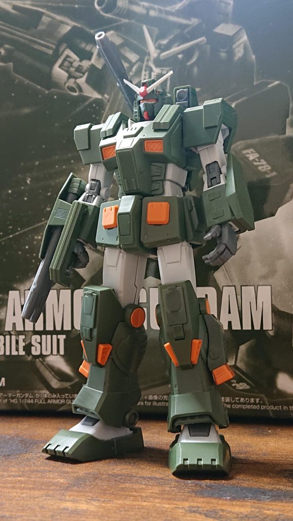 素組みの状態子供の頃に旧キットのガンダムをベースにフルアーマーをスクラッチしようと試みましたが、そんな技術があるわけなく失敗に終わりました…それが今になってこんな素晴らしいキットを作れるとは、形は違いますが夢がかなった気がします。