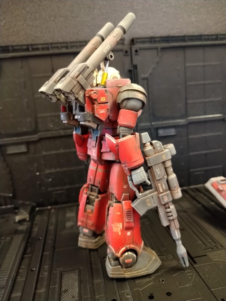 ピーンと立てるようにしました。削ったり彫ったり汚したり…またワンパターンになってしまいましたさ♪