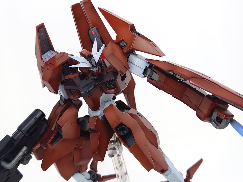 変わったスタイルのガンダムですルブリスウルと合体する説なども囁かれていました😗