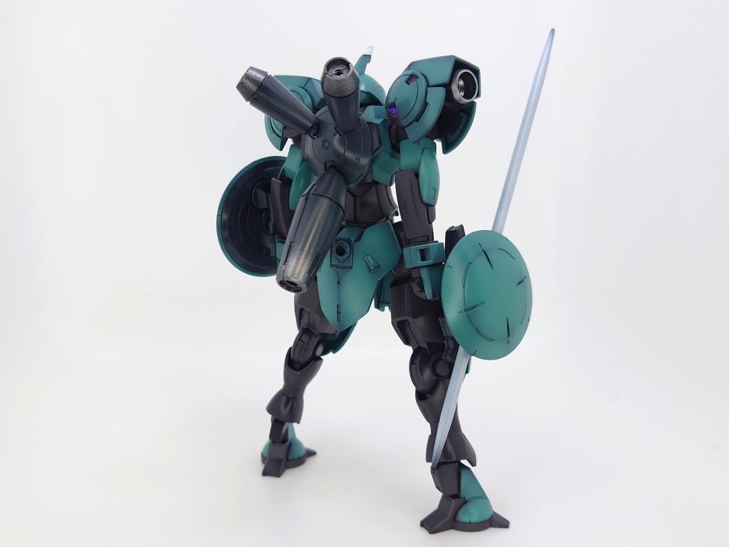 いつものグラデ塗装ですが今回は背部ブースター？はメタリックから立ち上げました🙂焼けて塗装剥げした感じを表現