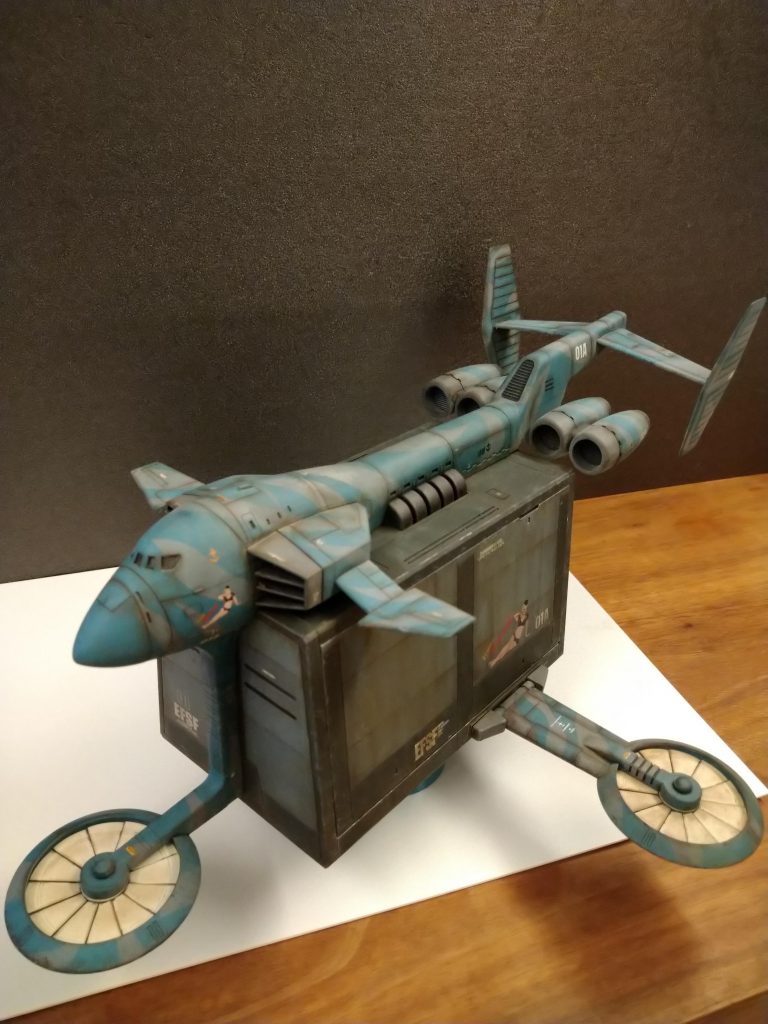 外箱は無事に潰せましたが…何と言うことでしょう〜もっと邪魔な立体が出来てしまいました…（余っていた缶スプレーを無事消耗）