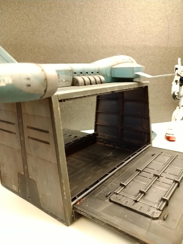 箱の内側も、少し細工してみましたが「全く見えねぇじゃねーかっ！」撮影しながらそう独りで大声を出してしまいましたとさ♪（おしまい）