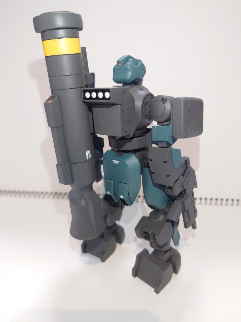 オルコット機背面。追加装備など諸々作ったはいいのですが、最後辺りで兵員輸送コンテナを作り忘れていたことに気が付きました。でも重いだろうしくっつけ辛いだろうから仕方ないね(言い訳)