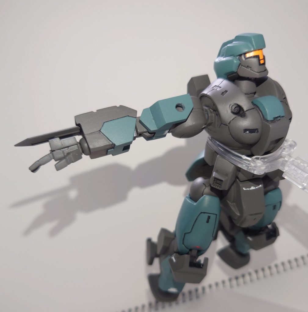 グエルのターニングポイント。宙に浮いている機体なのにスタンドに対応させることができず、挟み込むタイプのアームで無理やり浮かせています。仕込みヒート剣？はHGメイレスケンブの盾付短剣からそのまま。