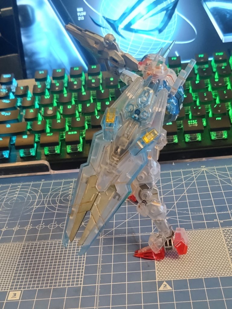 横から。諸事情あって左腕の関節が逝ってしまったのでほぼ固定ポーズです…。（無印エアリアルはビットオンフォームも地味だし（ぐふんげふん）