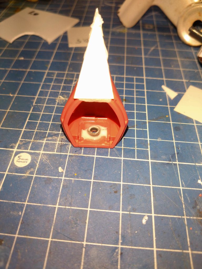 肩を尖らせる。腕と胴体が離れすぎに感じたので調整。