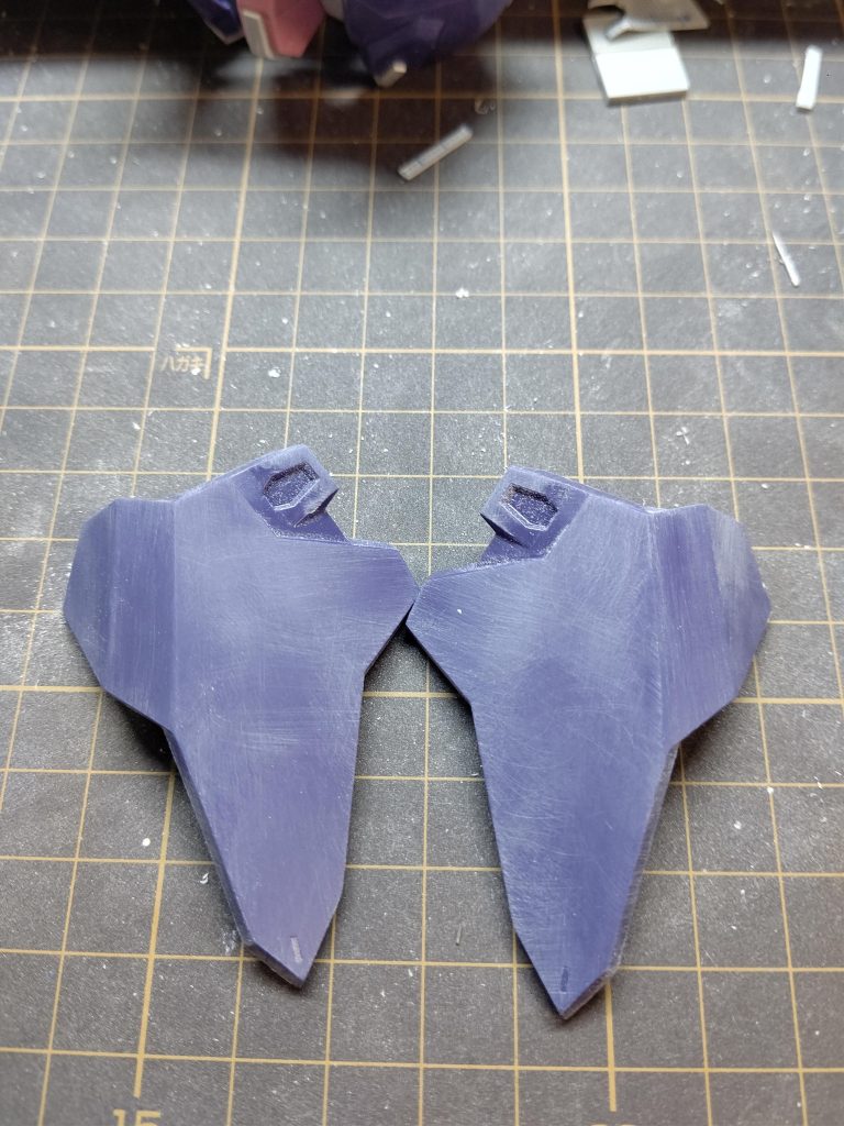 リアスカート加工前。ヤスリは800番までかけてます。