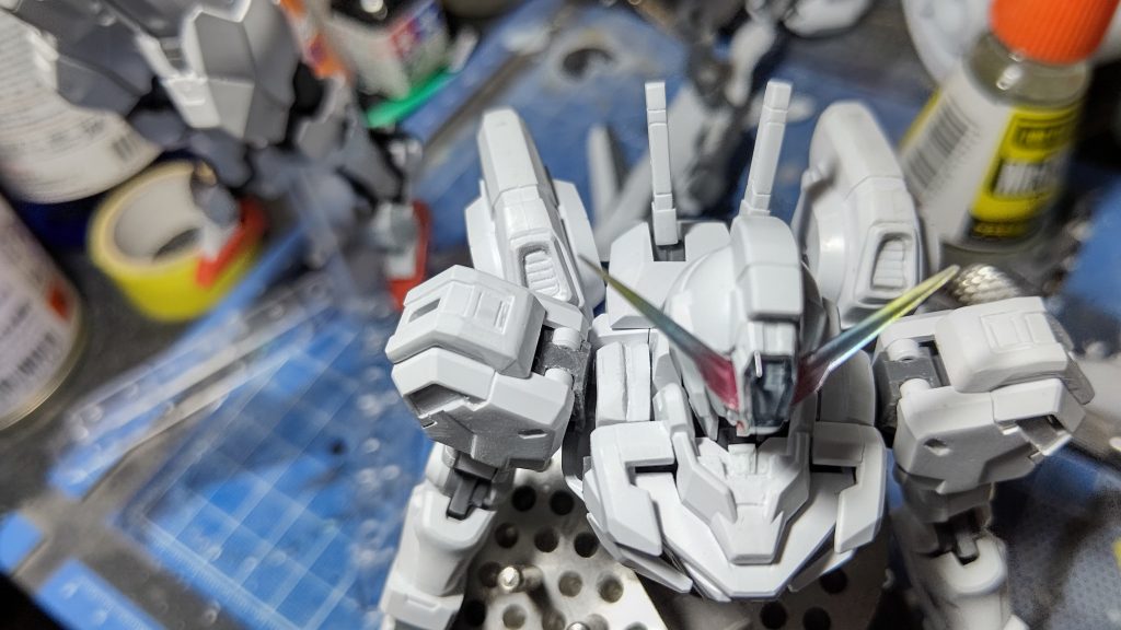 完成品写真だと目立たないですけど、こうゆうバーニアらしきディテールは中をくり抜いてエバーグリーンのプラ板でディテールアップしています。