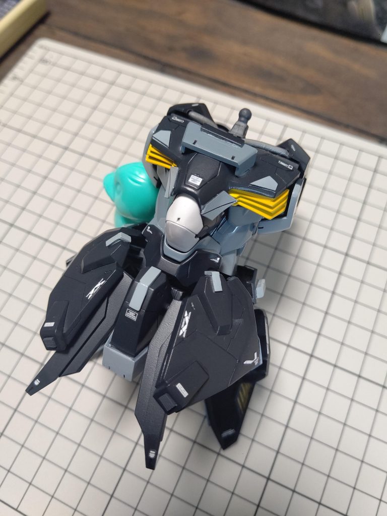 胴体部最終チェック。デカールをたくさん貼りたい欲求を頑張って抑えました笑