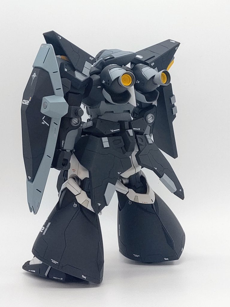 バックパックのバーニャーは大型化、リアスカートにはスジボリやプラ板でメカディテールを作成し情報力を上げてます。 