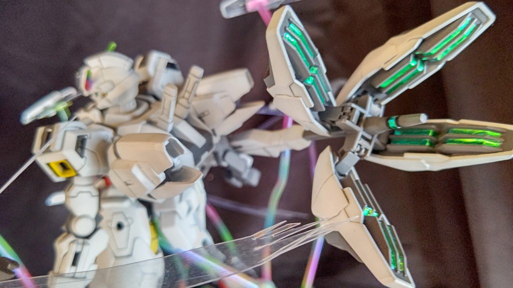 バリアブルロッドライフル含めた各部センサーは付属のホロシールの上からオーロラシールを貼ってます。