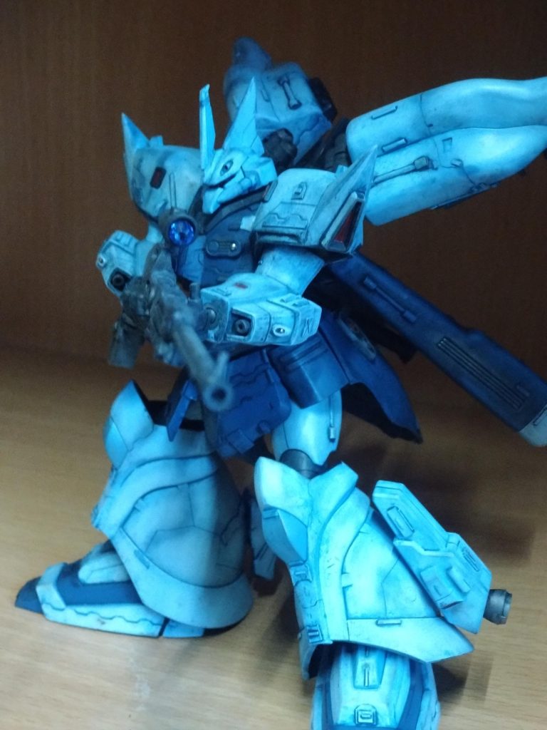 おまけ。肩関節をボールジョイント&引き出し式にしたのでライフルが自然に構えられるようになりました。