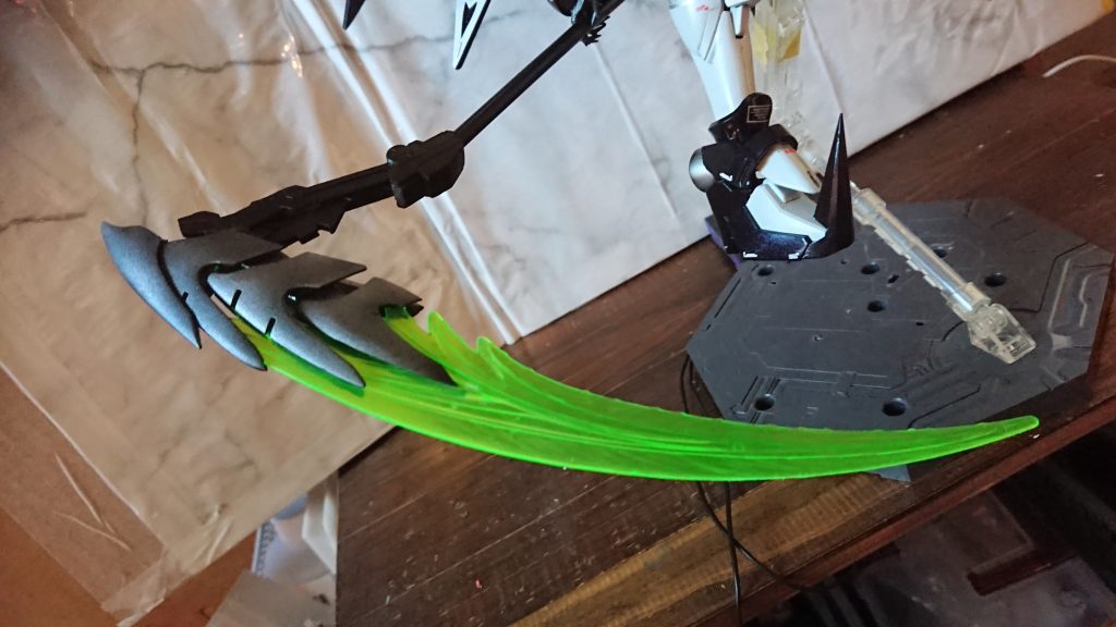 鎌は大型にして肩のパーツから改良しましたLEDも仕込んでます