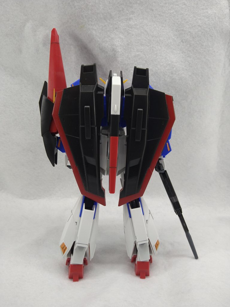 フライングアーマーの真ん中以外の赤い部分は塗り分けしてます。一部面倒でそのままの部分がありますが。