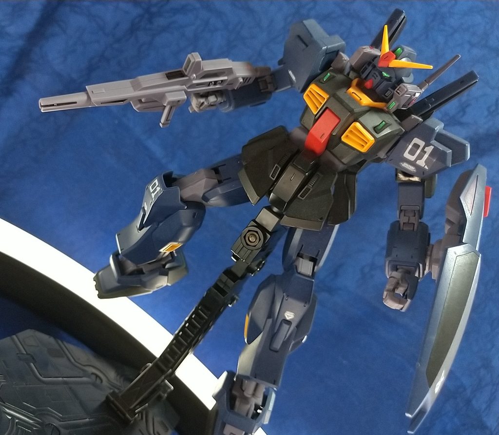 黒いガンダム。あらためて見るとなかなかのカッコ良さ。