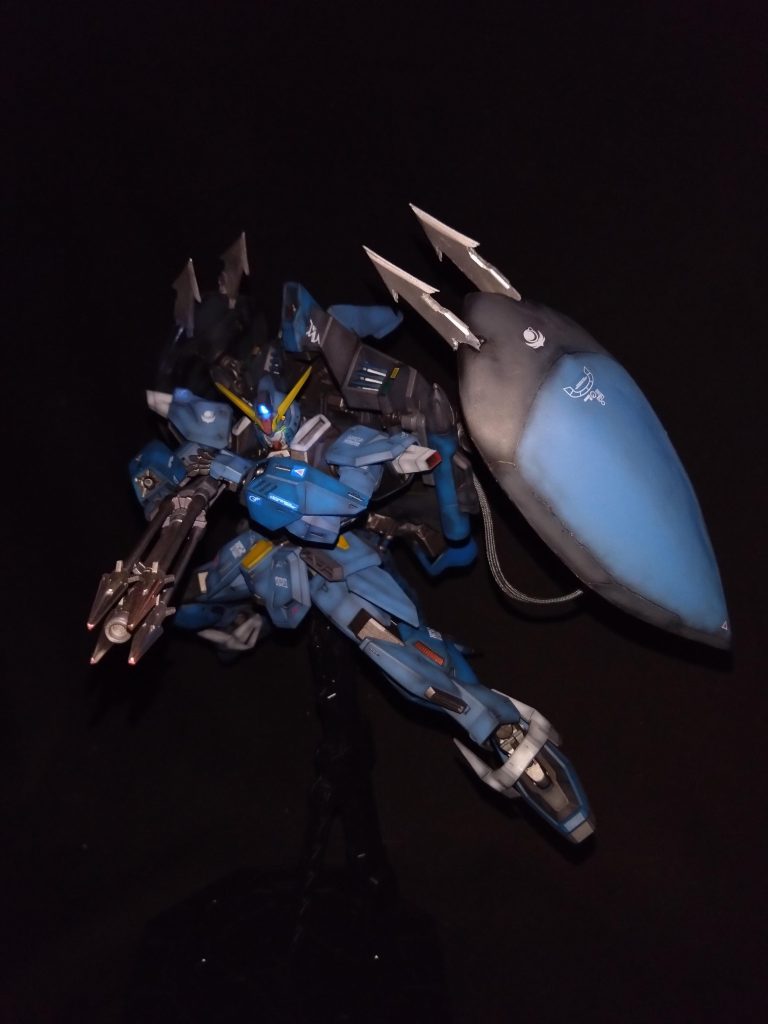 今回気がついたのが、フルメカのハンドパーツとMGのSEED系のハンドパーツに互換性が有ったことですお陰で手の表情付けの幅が広がり、ポージングが多くできました
