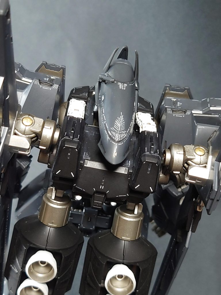 百式改の頭部が好き。そしてココの彫り込みもお気に入り。よりMH風味が出てます。