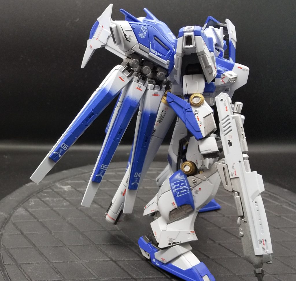 デカールは1/144用の市販のデカールをそのまま使用しています。Gフレームに1/144用のデカールを貼っているので少しオーバースケール気味です。一部カットしたり、ディティールの上から強引に貼ってしまっている部分もあります。プロペラントタンクだけはカットしてもサイズが合わないので、自作したデカールを使用しています。