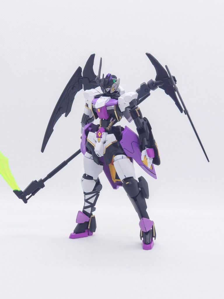 ガンダムフレーム系を中心にミキシングしました。胸部装甲はバルバトスのままだと大きく感じたので、切り貼りして一回り小さくしています。プロポーションはと腰と太ももでそれぞれ2mm延長しています。