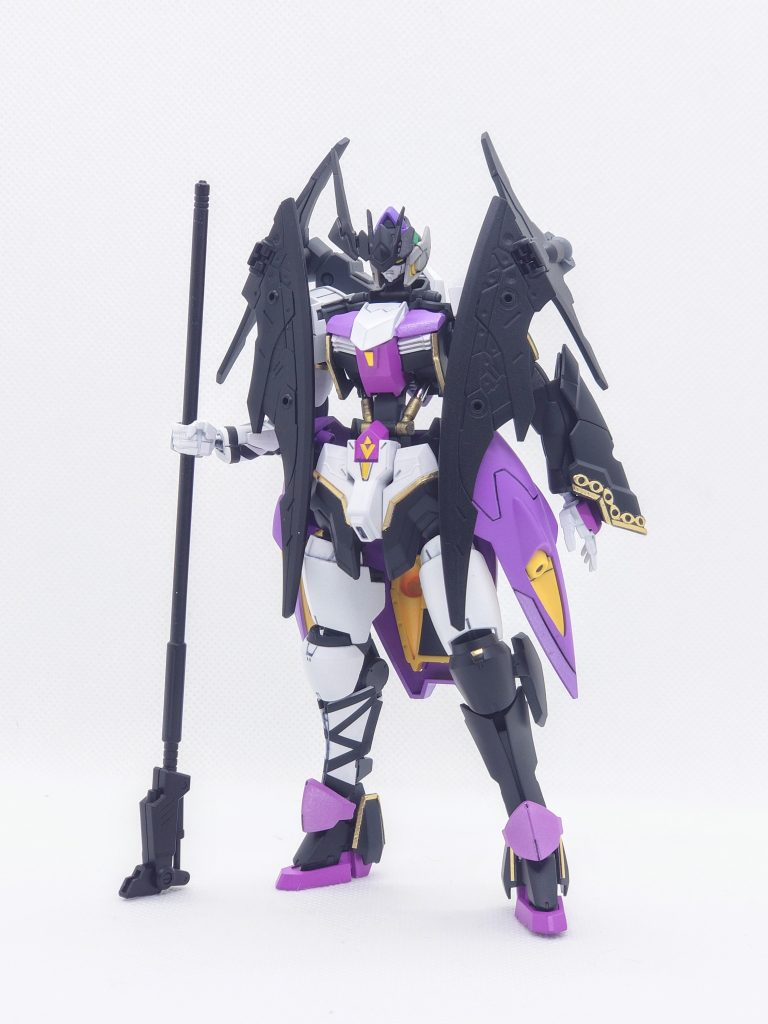 ウイングは畳んでシールドにもなります。