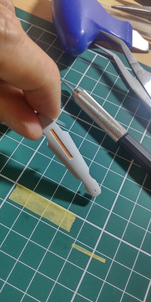 完全に組んでいたのでデカールのところを初マスキング。