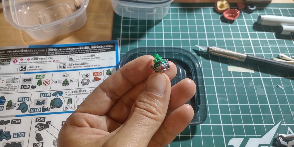 アクリジョンは重ね塗りなので、スミが広がってしまうと思いましたが割とキレイに流れてくれました。