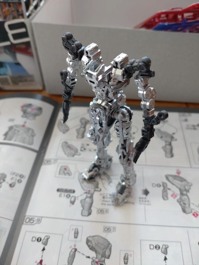 シルバーリーフを使ってみたらターミネーターみたいでしたこの金属感好きになりました