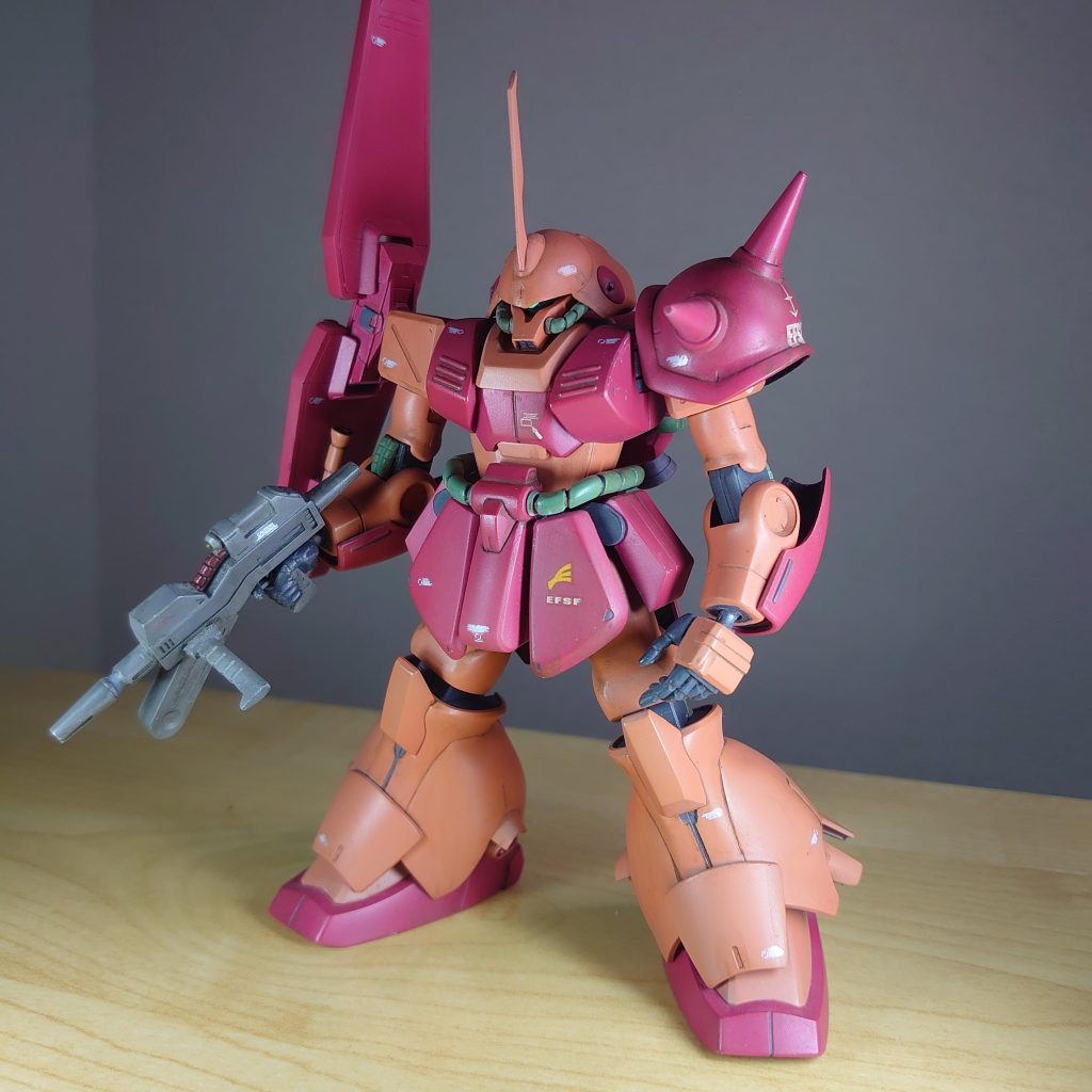 ガンダムカラーマラサイ用を使用して塗装しています。