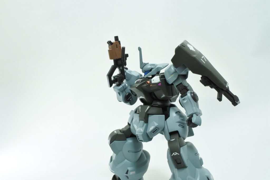 盾の“17”は彼女の学籍番号から。