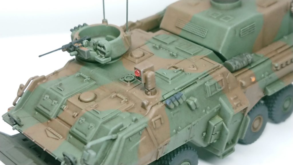 機関銃の冷却カバーにちゃんと穴があります。