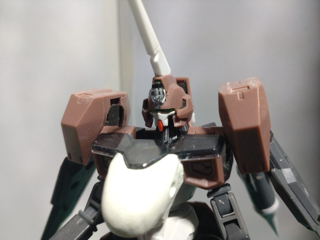 この時顔も一部削り形状変更し後からベロも伸ばしてます。