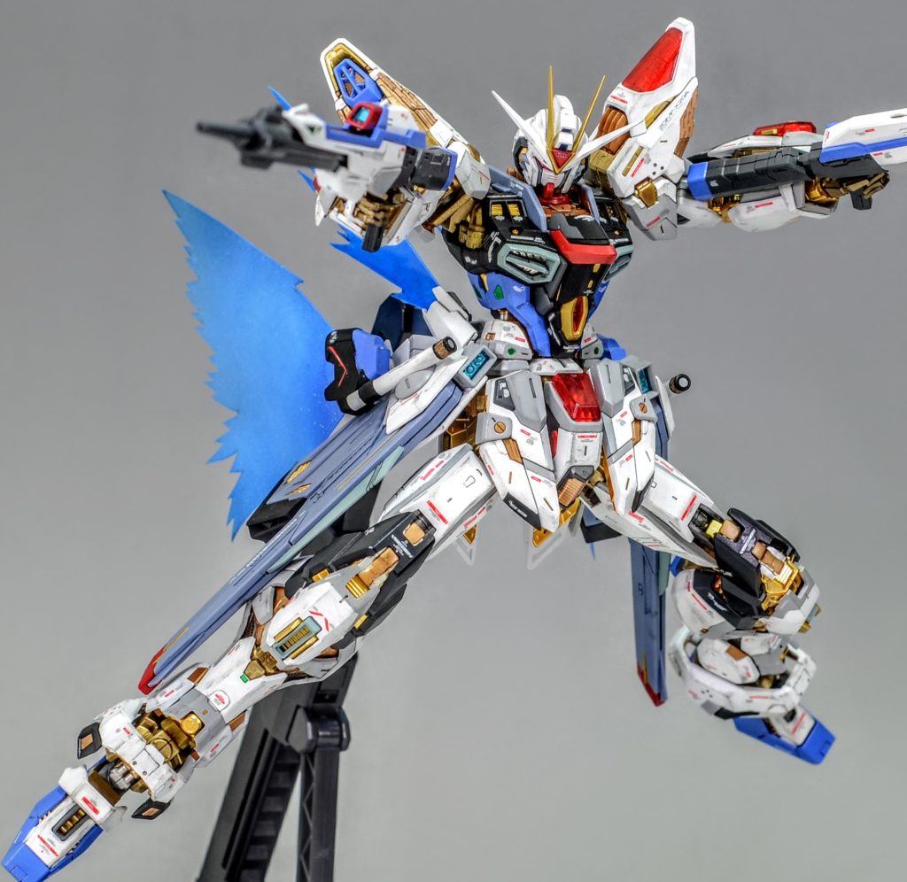 ライフルもロングバレルの新型を用意しました。ガワはオリジナルのものですが砲身やグリップはREガンダムMark.Ⅲのものを流用しています。