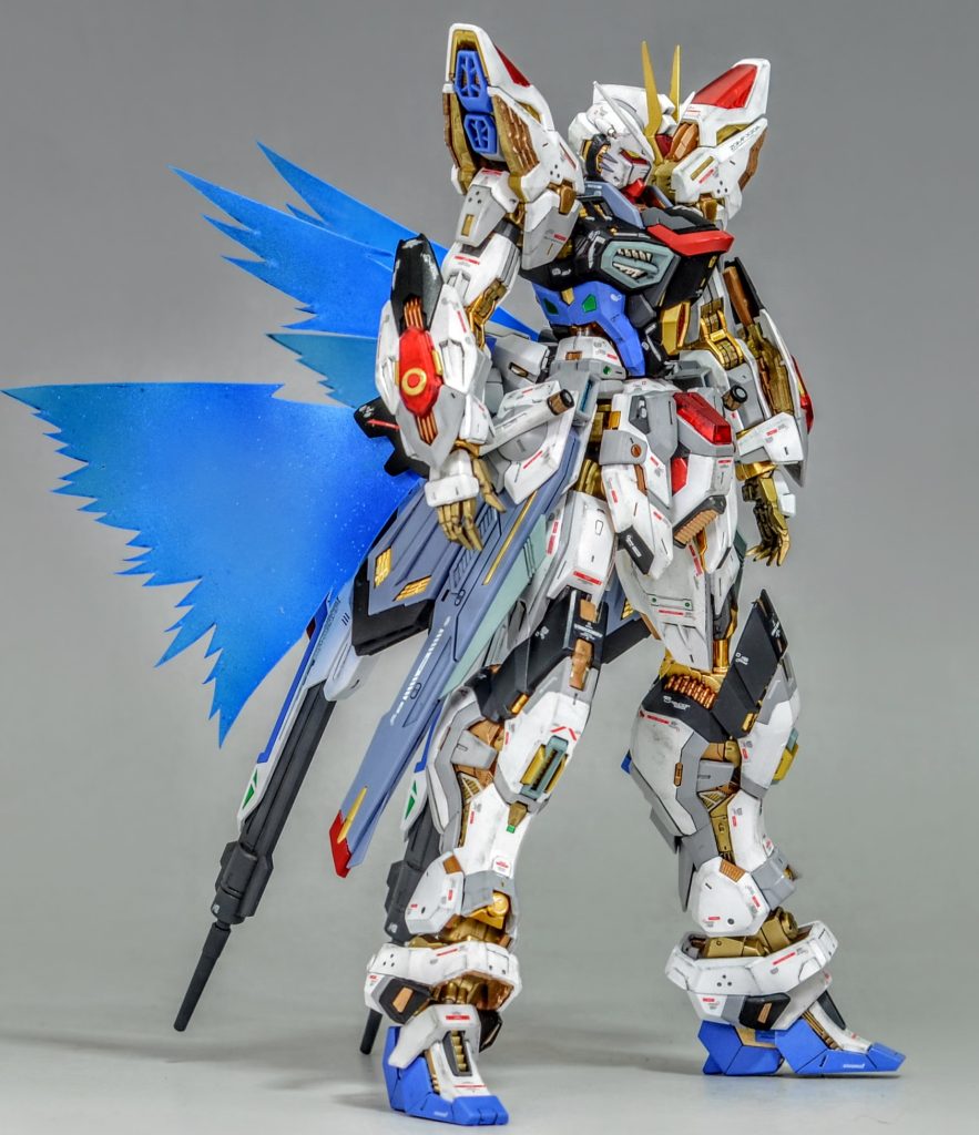 「ストライクフリーダムガンダム改」です。バックパックの分離機能や小型VLの追加改修が施されている設定です。