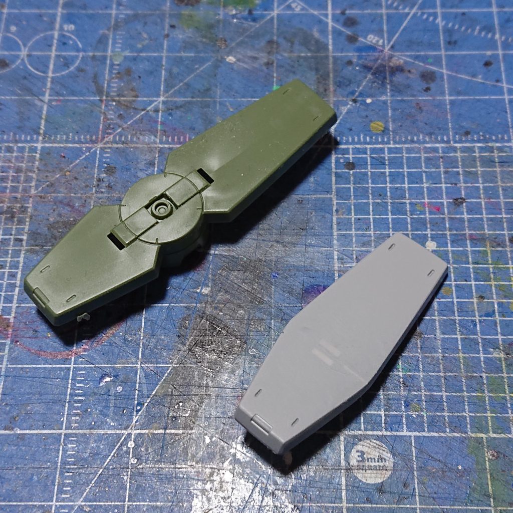 接着面をフラットになり密着するまで削り続けました。接着、パテ埋め、サーフェイサー塗布し表面仕上げ中です。