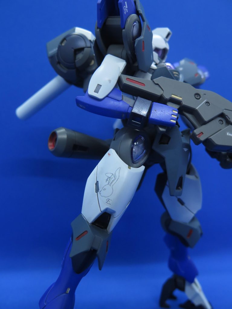 右大腿部にはパーソナルマークが付いている。