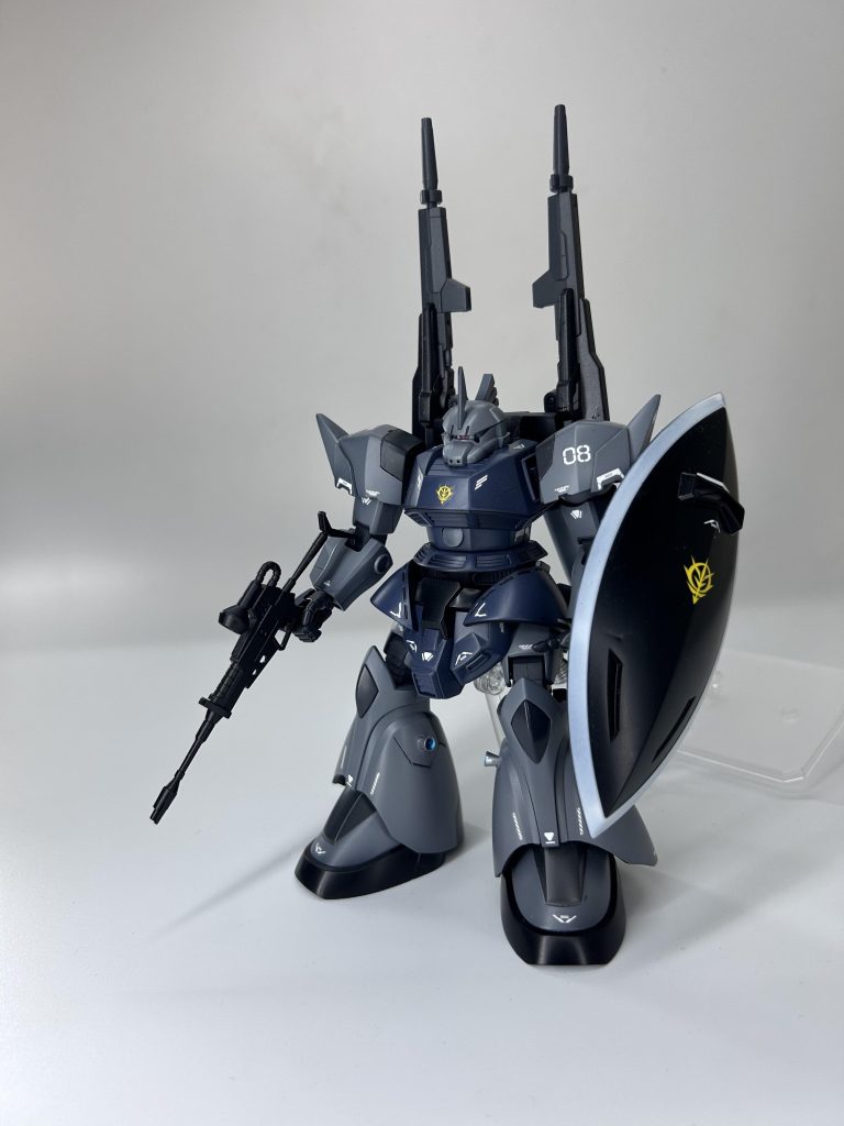 全体的に射撃寄りで、バックパックはサザビーにAGEIIのライフルを。腰はディランザグエルのものを使用してます。