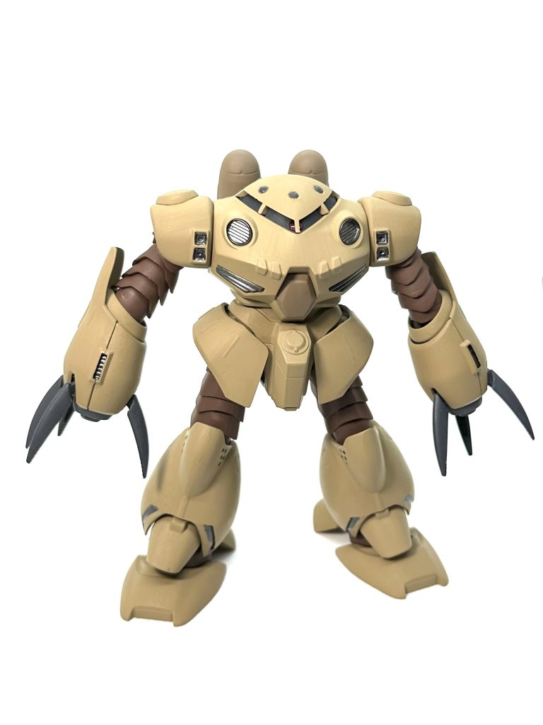 前: ズゴックよりもさらにマッシブ味が感じられます。ダクトのデザインが個人的に好きです。